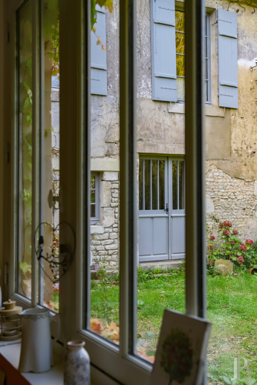 En Normandie, à Falaise, une maison des 17e et 18e siècles au cœur d’un quartier historique - photo  n°34